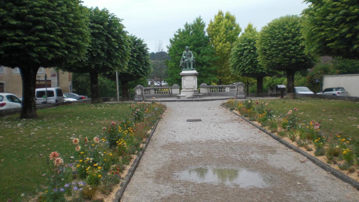 Statua de Louis Pasteur